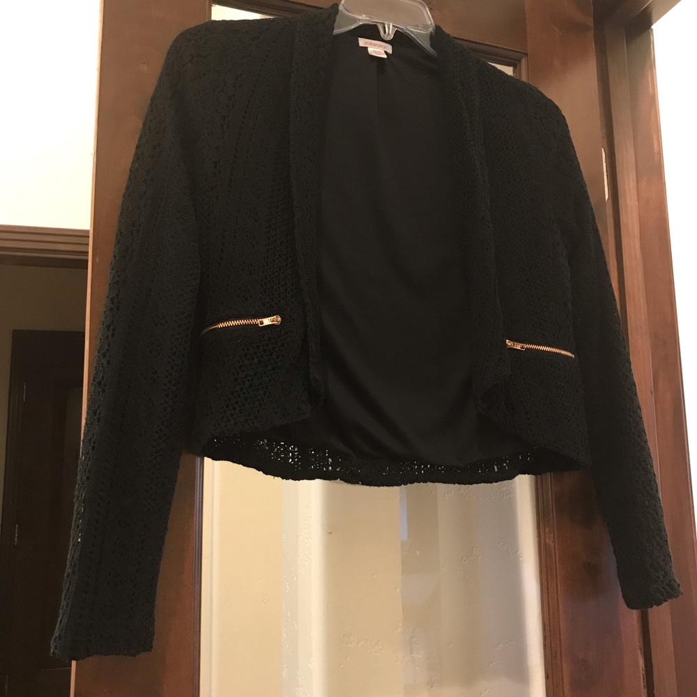 Cute cropped black open front blazer